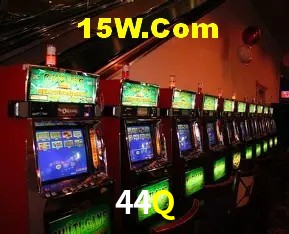 Tela de boas-vindas e lobby de jogos do aplicativo 44Q